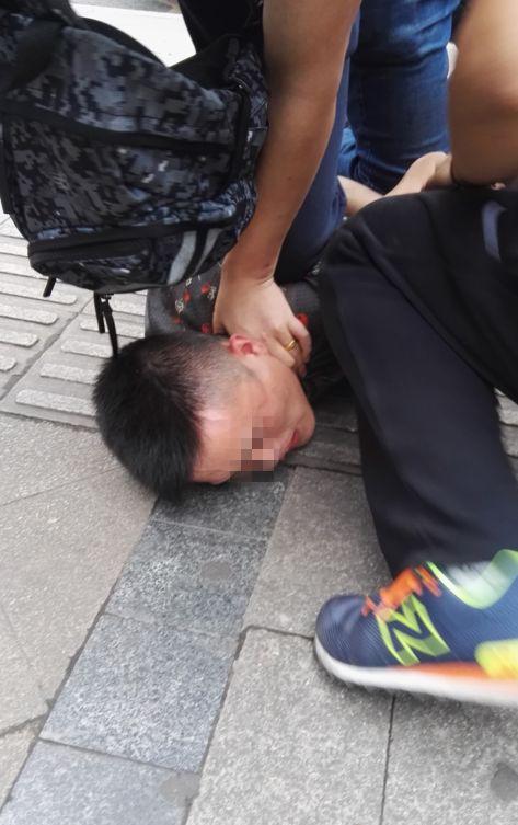 新郎被抓新娘狂追警车  婚礼变闹剧
