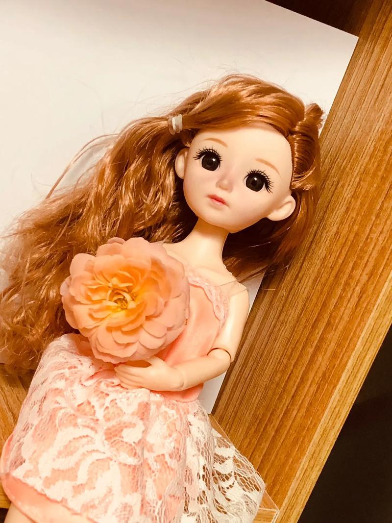 DIY芭比娃娃的美丽容颜：装扮芭比娃娃