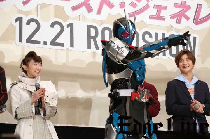 铃木富美奈演绎“假面骑士” 惊艳亮相