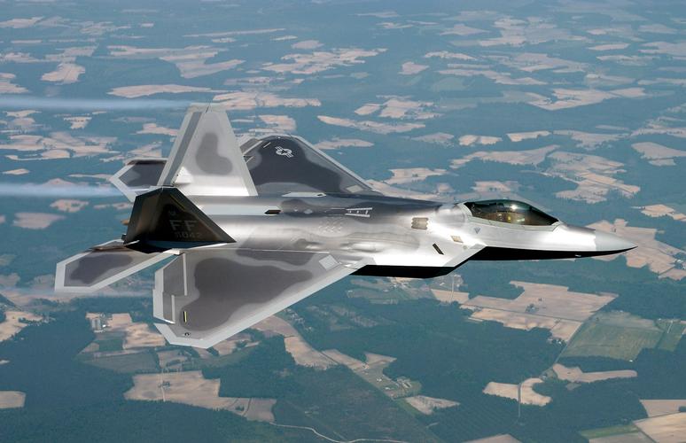 空中战斗机：F-22猛禽VS F-35闪电II