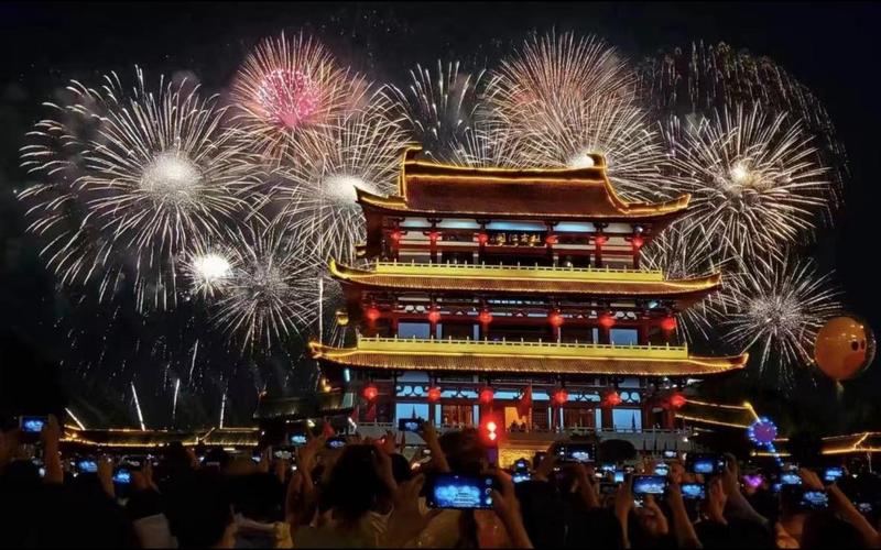 橘子洲烟花秀，精彩不容错过