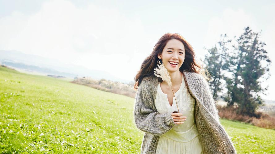 林允儿壁纸：女神颜值，壁纸诱惑