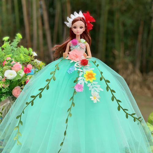 DIY芭比娃娃的美丽容颜：装扮芭比娃娃