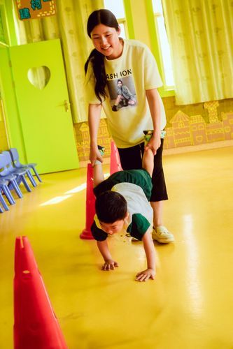 体育游戏100例：幼儿园小朋友最爱的室内游戏！