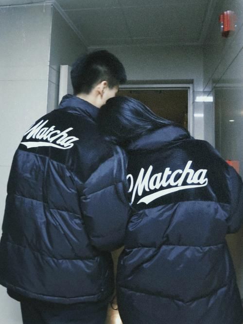 你在左边我紧靠右是什么歌？这首歌你一定听过！