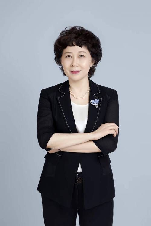 图书管理员和图书馆管理员，丽莎到底是哪个？
