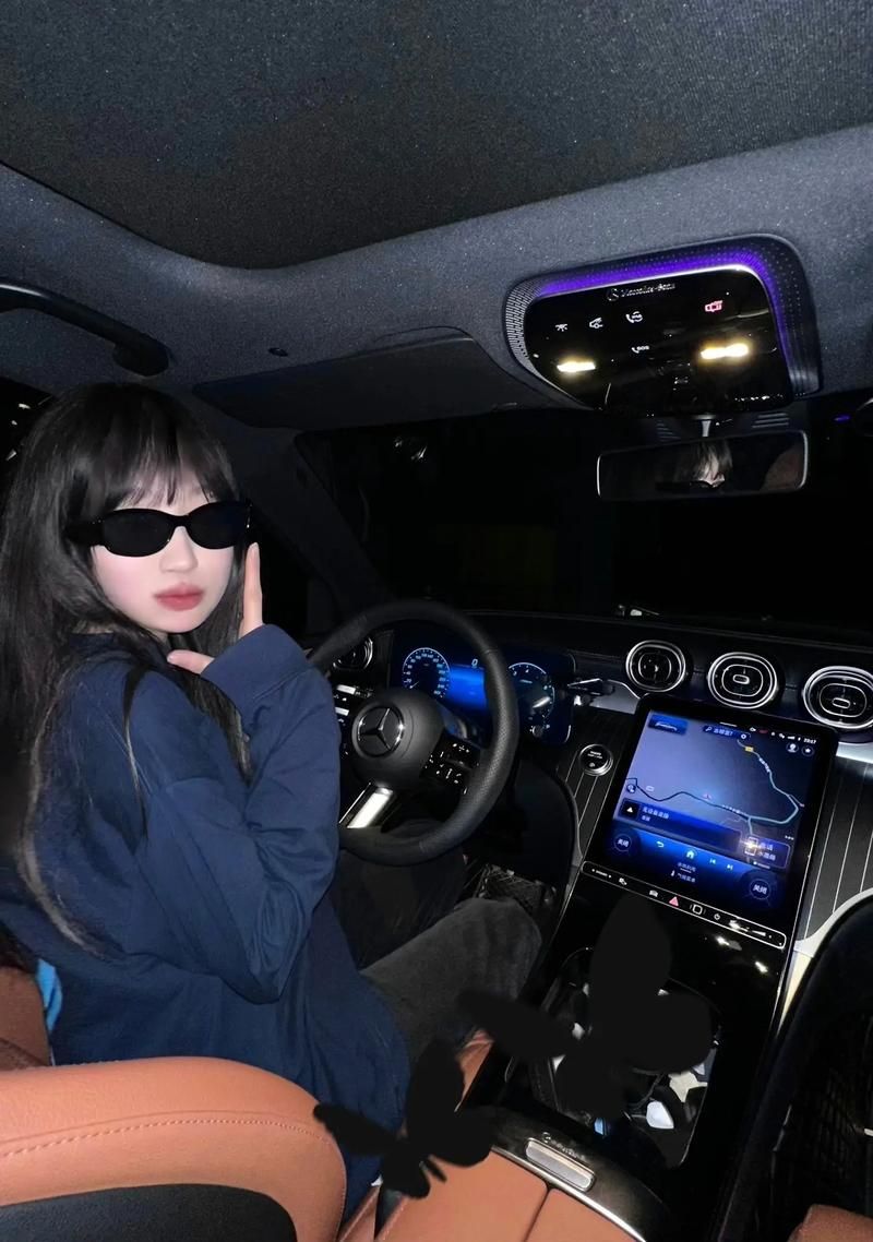 坐下坐上我的副驾，你打扮的还是一样很热辣！