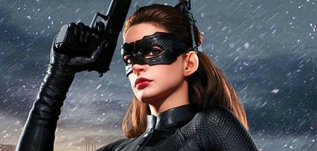 猫女Selina Kyle：哥谭市最性感的猫贼传奇
