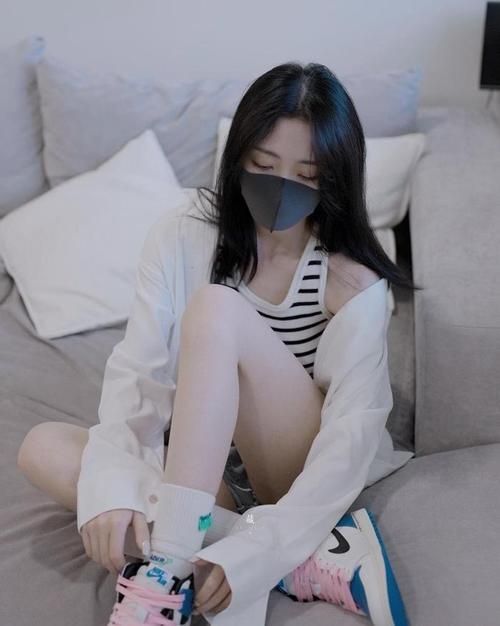 玩偶姐姐是谁？揭秘网络红人HongKongDoll的真实身份