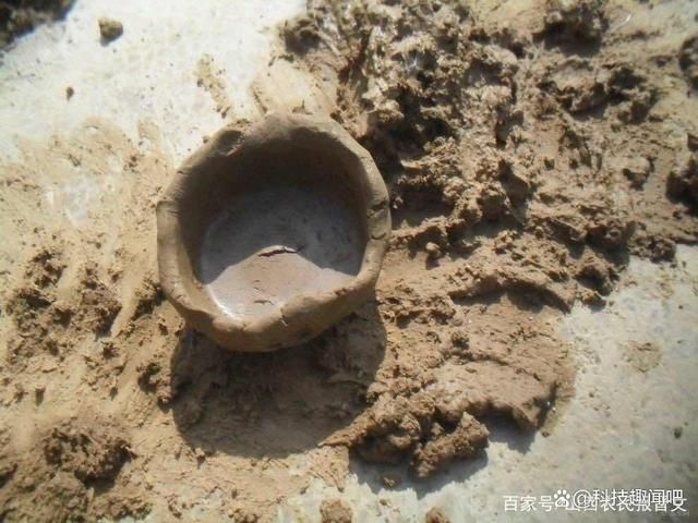 玩泥巴是什么意思？从童年游戏到网络用语的演变