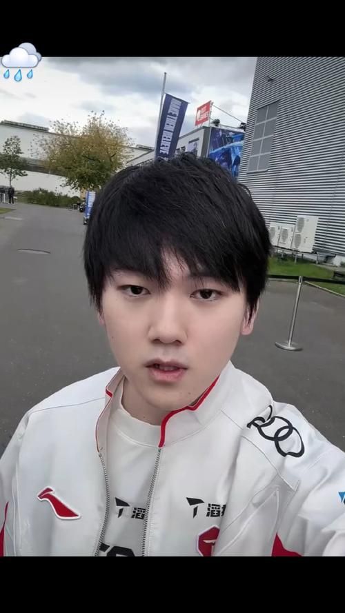 电竞选手Jackeylove女友身份揭秘，低调奢华引关注