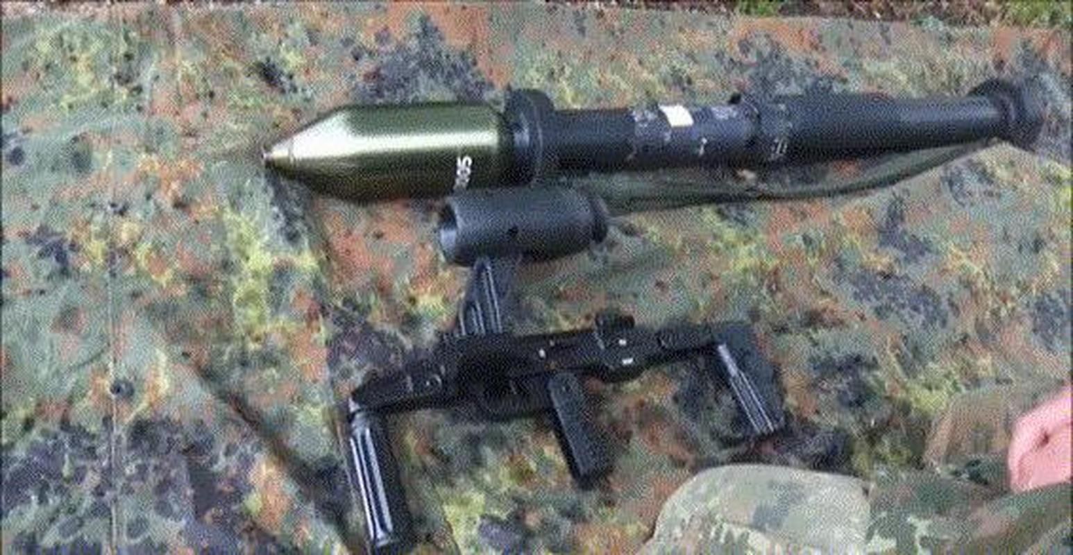 百万铁拳火箭筒：二战德军量产反坦克武器，性能究竟如何？