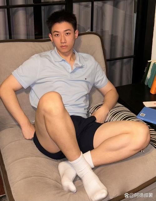 直播打飞机的帅哥是谁？网友疯狂搜索！