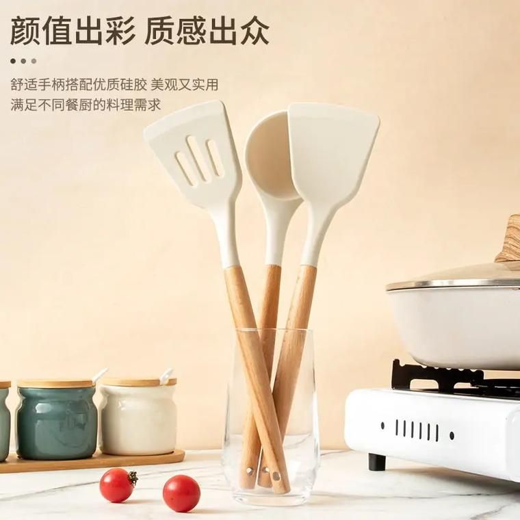 硅胶铲VS木铲，到底哪种更适合你的厨房？