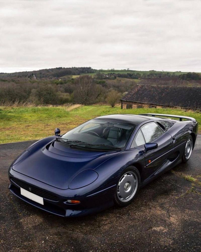 稀有珍藏！揭秘捷豹XJ220跑车的传奇故事