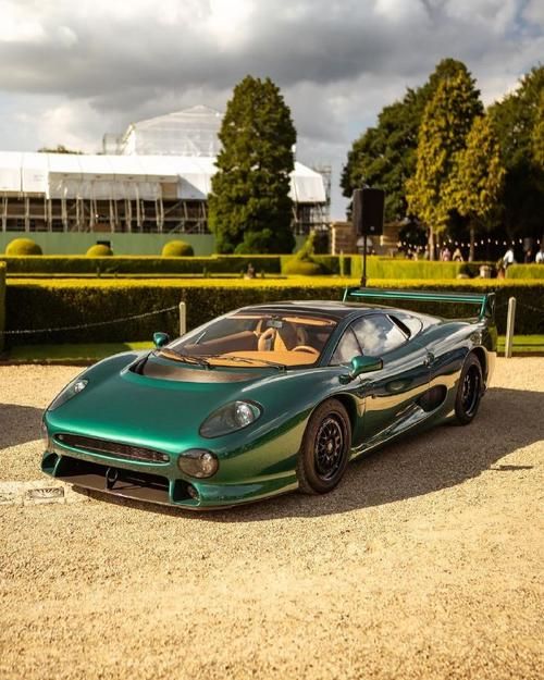 稀有珍藏！揭秘捷豹XJ220跑车的传奇故事