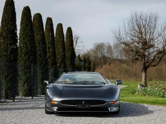 稀有珍藏！揭秘捷豹XJ220跑车的传奇故事