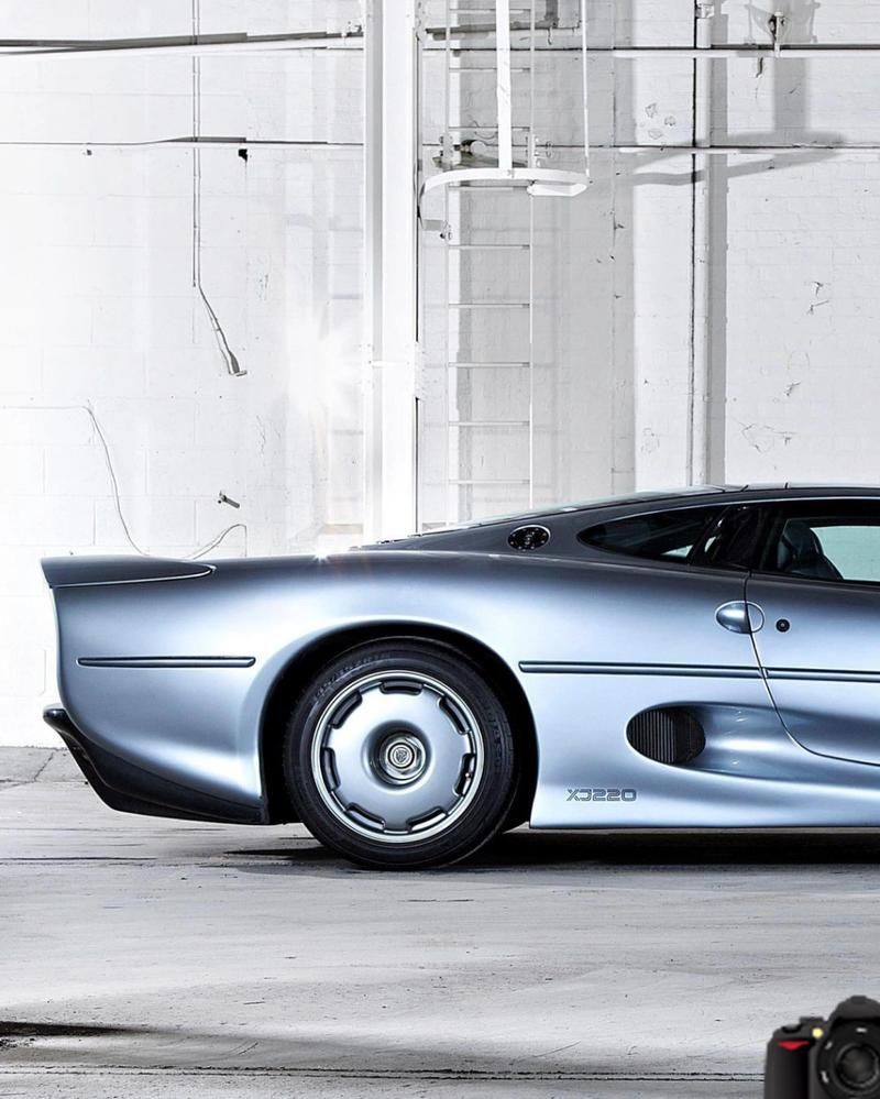 稀有珍藏！揭秘捷豹XJ220跑车的传奇故事