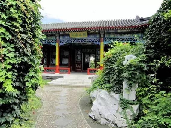 红楼梦中薛宝钗住的院子是哪里？蘅芜苑的景致与寓意