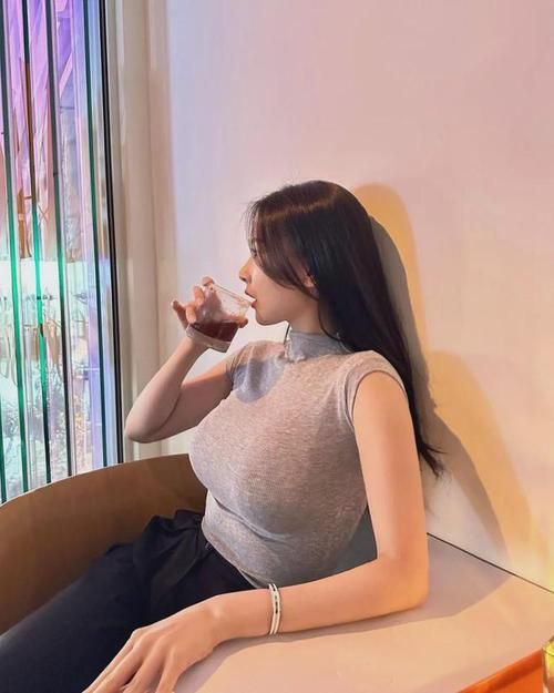 绝对诱惑！MM131私房大尺度写真，火辣身材展现