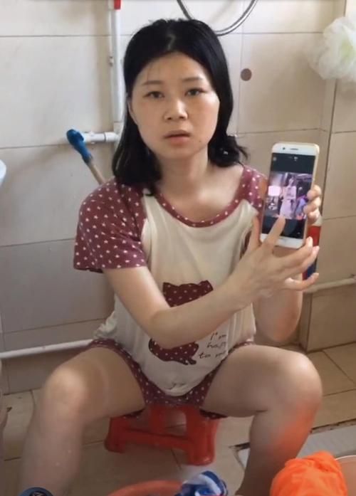 美女去衣事件：奶茶店惊现大胆行为，真相究竟如何？