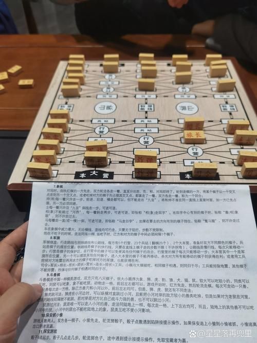老式军棋翻翻棋线上线下玩法：不同平台的乐趣