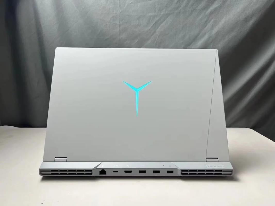 联想Y580外观设计赏析：金属机身，高端大气上档次
