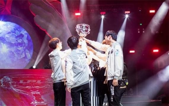 腾讯直播LOL：职业联赛，精彩瞬间，不容错过！
