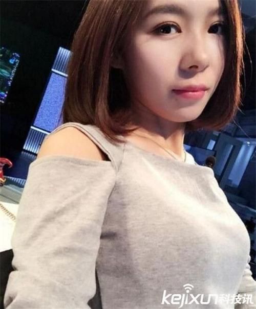 英雄联盟解说小苍：从赛场到直播间，一路走来不容易