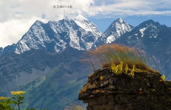 蔚蓝游戏剧情解析：揭秘山峰背后的秘密与女孩的心路历程