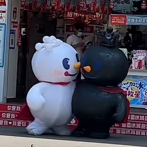 蜜雪冰城头像黑化？雪王为啥变黑了？