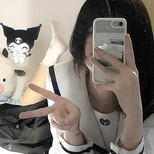 解密网图女孩挡脸：是害羞还是另有隐情？