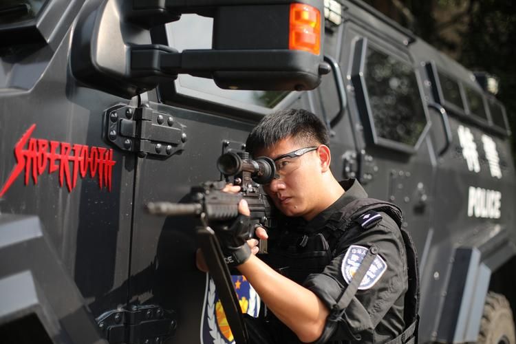 警察狙击手：高精度射击，体验狙击快感