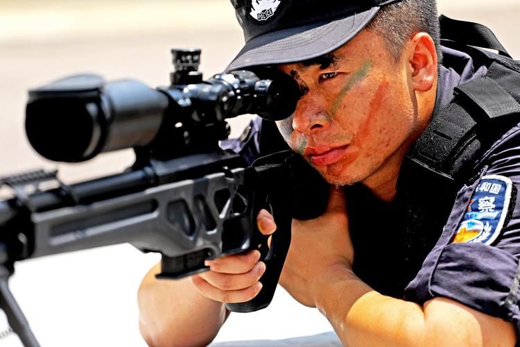 警察狙击手：高精度射击，体验狙击快感