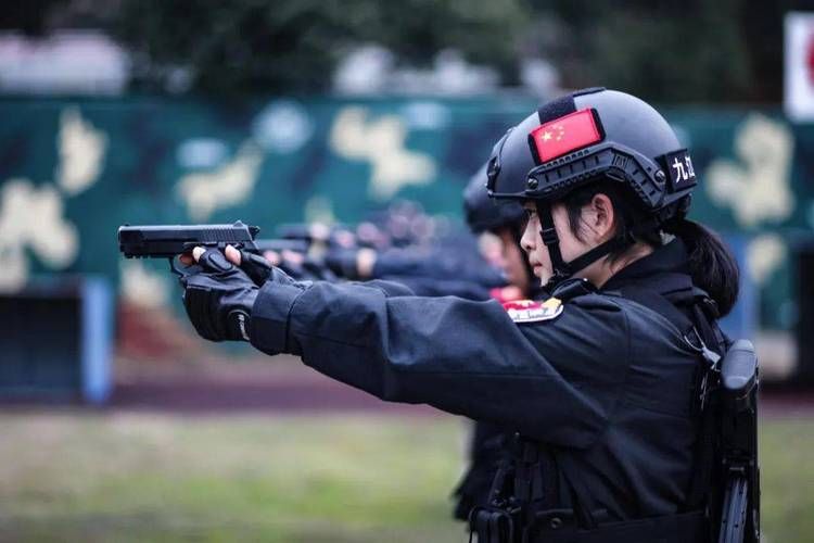 警察狙击手：高精度射击，体验狙击快感