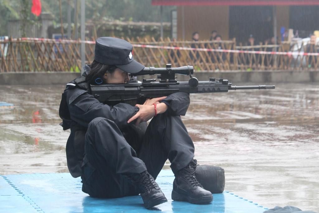 警察狙击手：高精度射击，体验狙击快感
