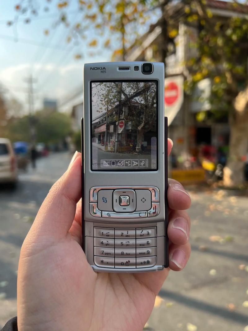 诺基亚e97：经典商务手机外观设计赏析