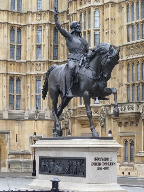 走近狮心王查理：探秘中世纪英格兰的权力与荣耀