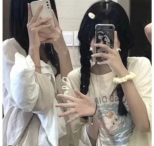 超火闺蜜头像一对两张：ins风高清，甜蜜爆棚！