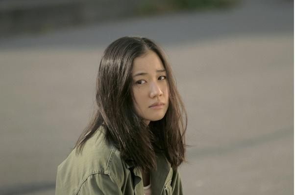 跨越栅栏：小田切让苍井优演绎动人爱情故事