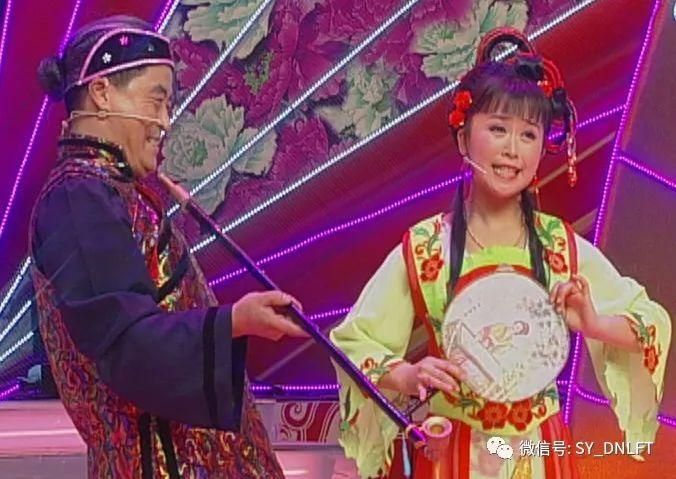 逗你乐翻天：精彩二人转节目，周末休闲好去处！