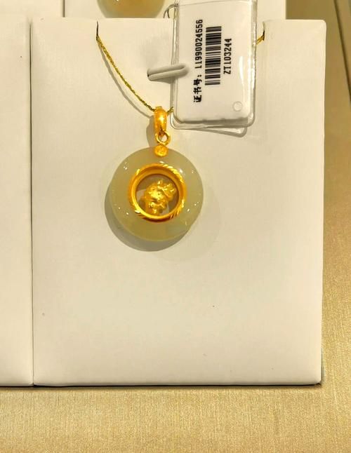 金镶玉吊坠戴着好不好？其寓意和象征是什么？