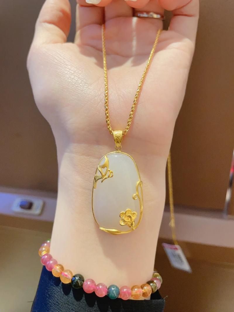 金镶玉吊坠戴着好不好？其寓意和象征是什么？