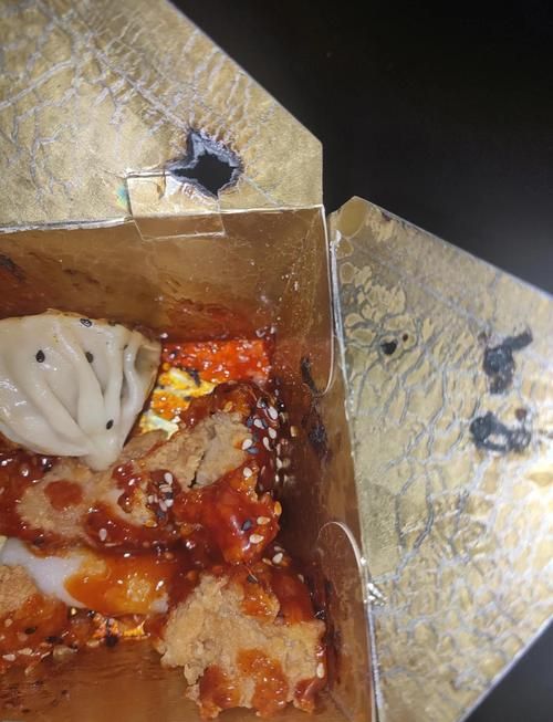 锡纸能放微波炉加热吗？小心火灾！用锡纸加热食物的风险