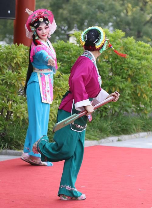 闽南高甲戏表演艺术：感受浓厚的地方特色