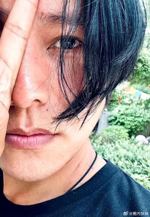 陈坤COSPLAY惊艳全场，网友：这眼神太绝了！