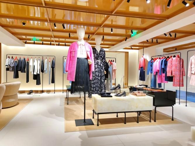 雅莹衣服价格贵吗？雅莹品牌档次及消费群体分析