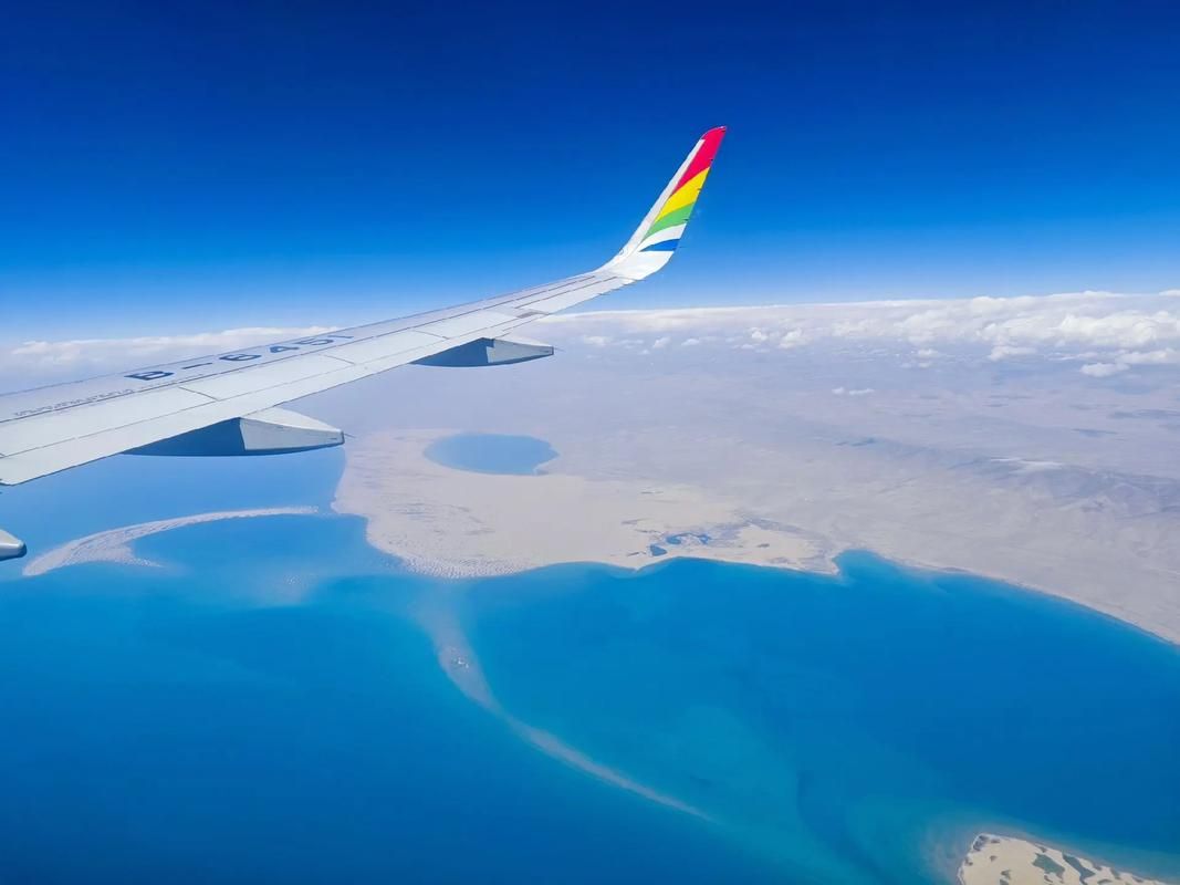 青海湖旅游，飞机应该飞到哪个机场？