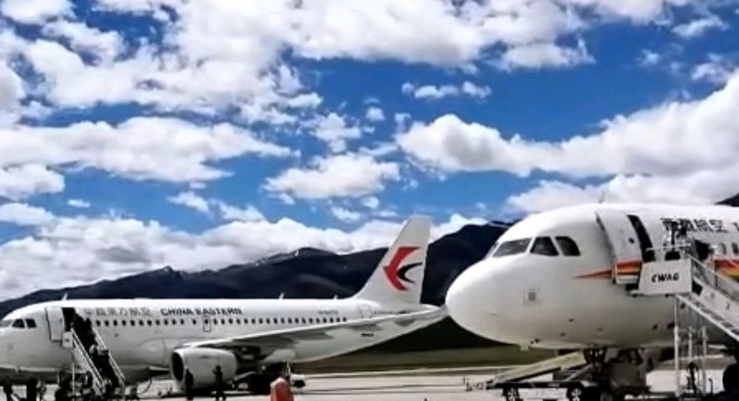 青海湖旅游，飞机应该飞到哪个机场？