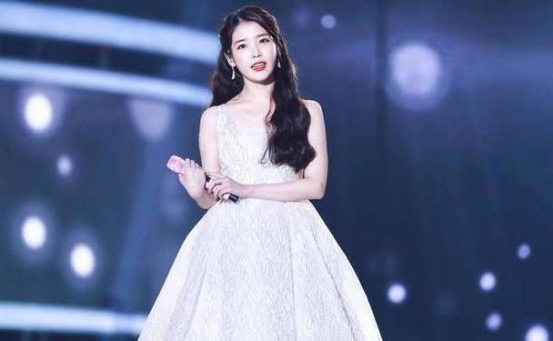 韩国女星IU：从国民妹妹到国民公车？